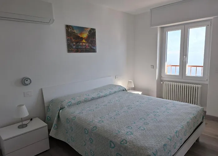 Aurora Lake Apartment